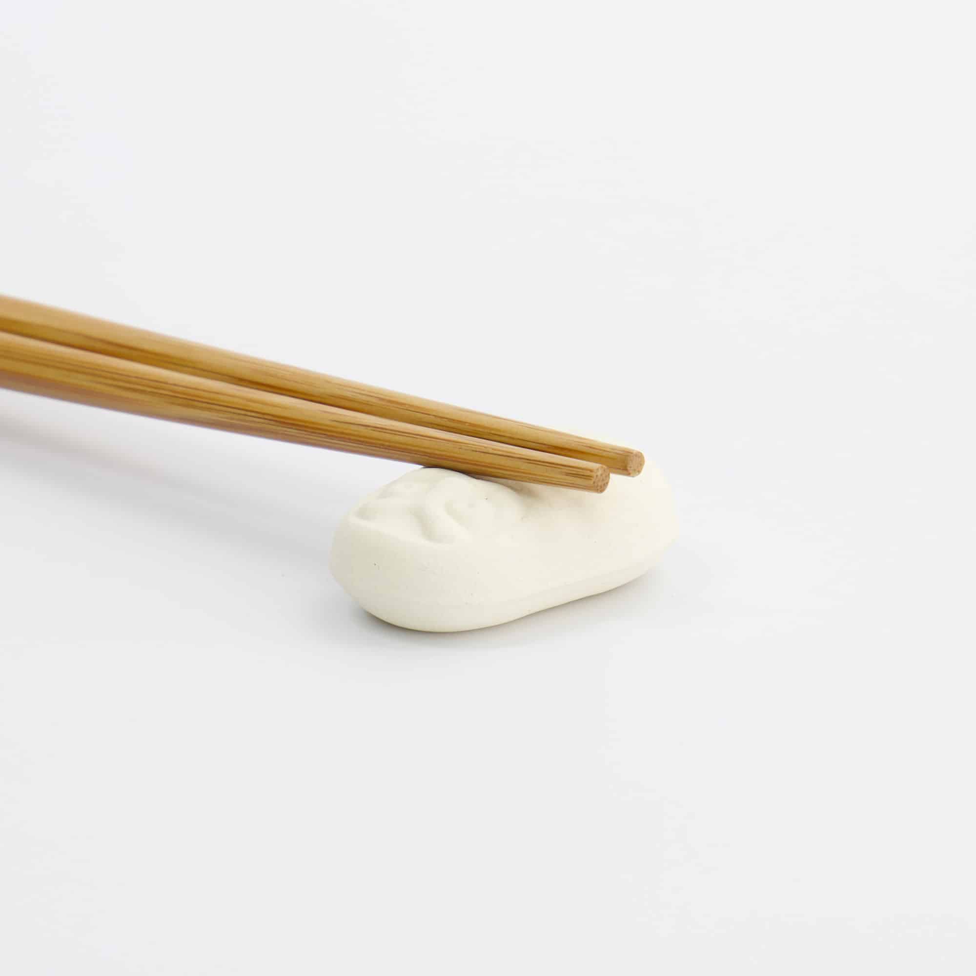 Tokyo Design Studio – Kawaii – Chopsticks Rest – Daruma Monaka – 3x4,1x1,2 cm - Afbeelding 2