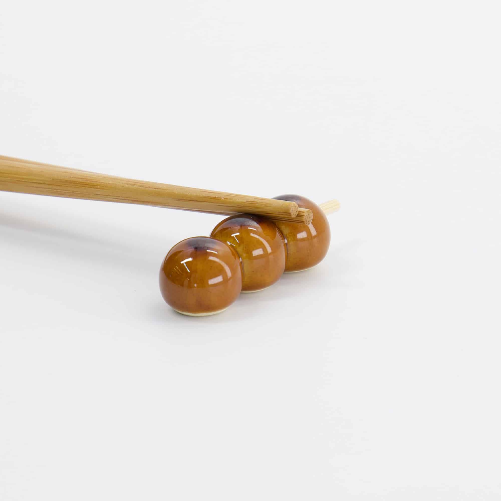 Tokyo Design Studio – Kawaii – Chopsticks Rest – Mitarashi Dango – 5x1.5x1.5cm - Afbeelding 2