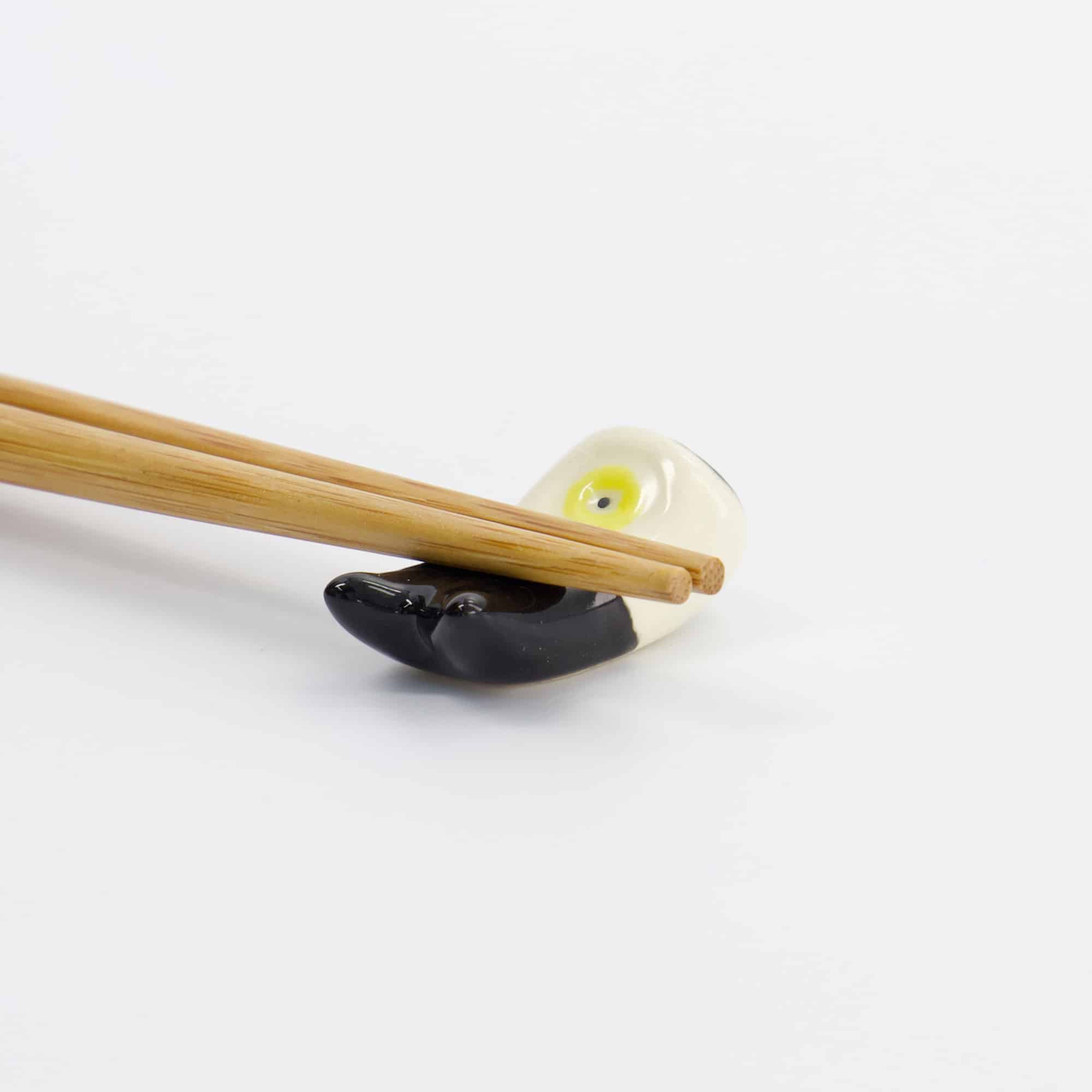 Tokyo Design Studio - Kawaii - Chopstick Houder - Koinobori Zwart - 3,6x1,8x1,5cm - Afbeelding 2