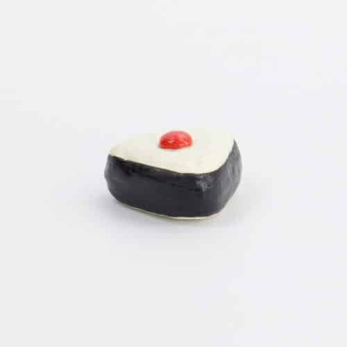 Tokyo Design Studio – Kawaii – Chopstick Rest – Ume Onigiri – 3,5 x 3,5 x 1,7 cm