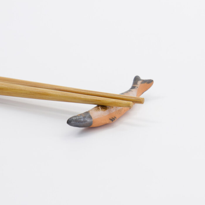 Tokyo Design Studio – Kawaii – Chopstick Rest – Sanma Vis – 7,3x1,5x0,9 cm - Afbeelding 3