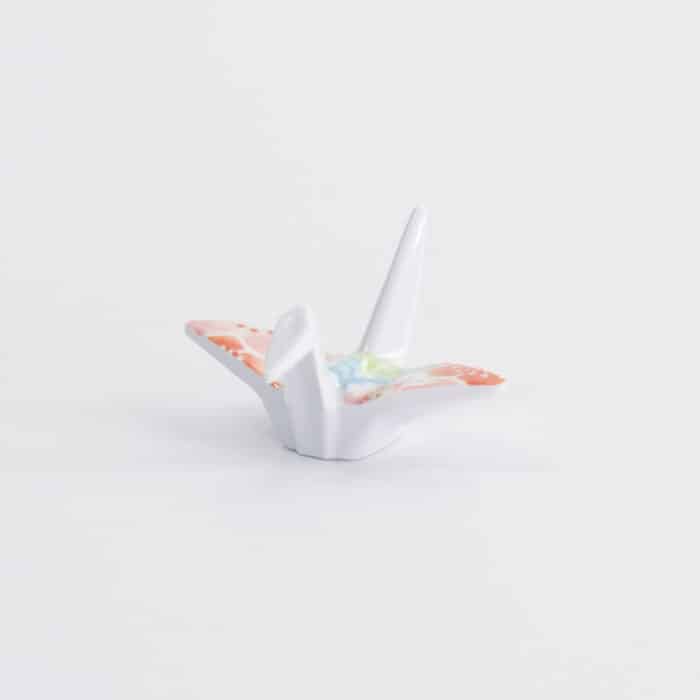 Afmetingen: 5,7 x 5 x 3 cm Materiaal: hoogwaardig keramiek Elegante kraanvogelvorm in zacht roze Praktisch en stijlvol tegelijk Tokyo Design Studio – Chopsticks Rest - Crane Pink - 5.7x5x3cm