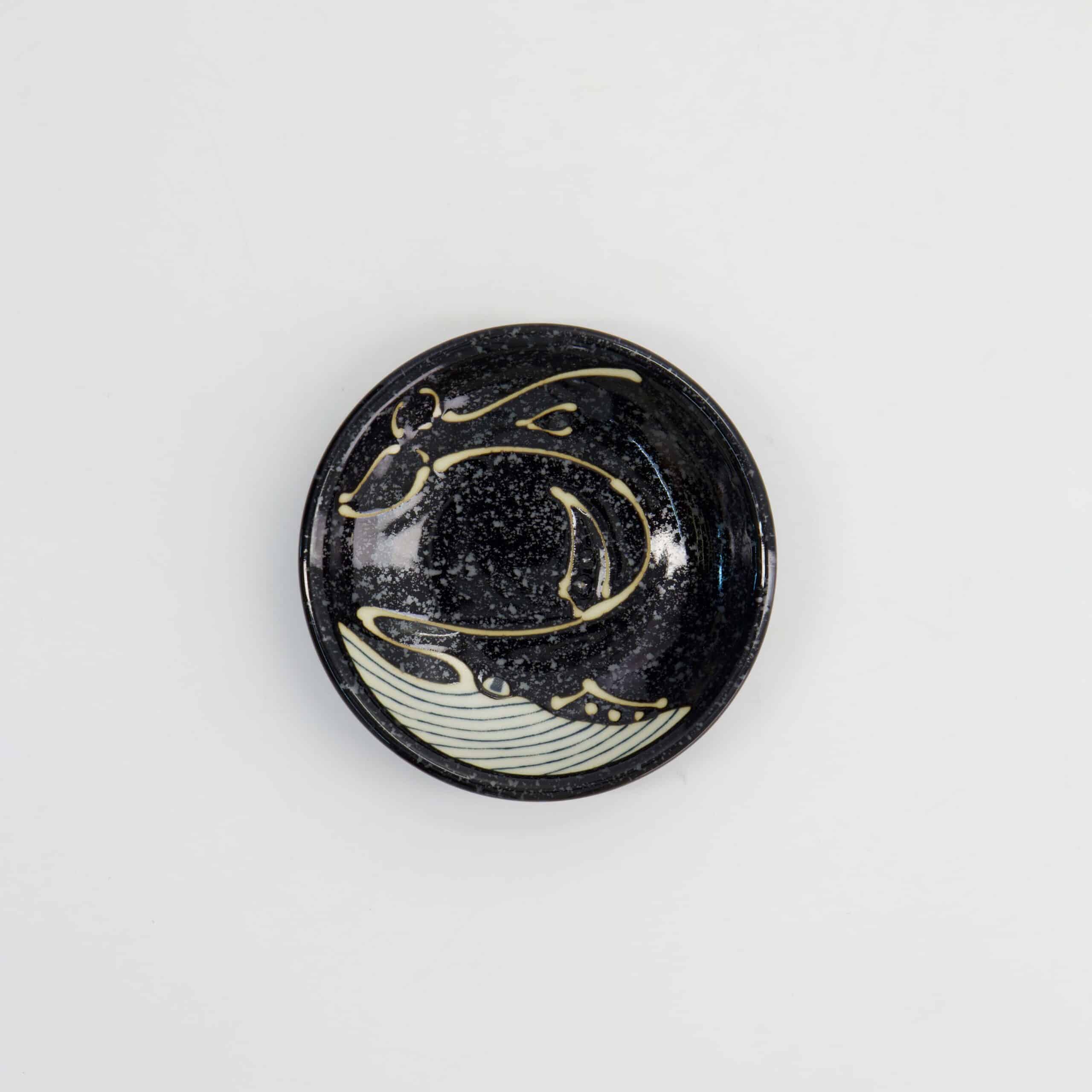 Tokyo Design Studio – Kawaii Kom – Zwarte Walvis – Saus Schaaltje – 9×2.1cm
